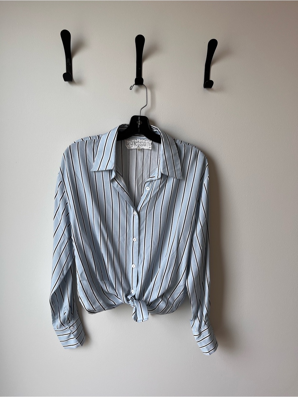 PInk Martini Light Blue Striped Tie-Front Blouse
Size S
Excellent Condition